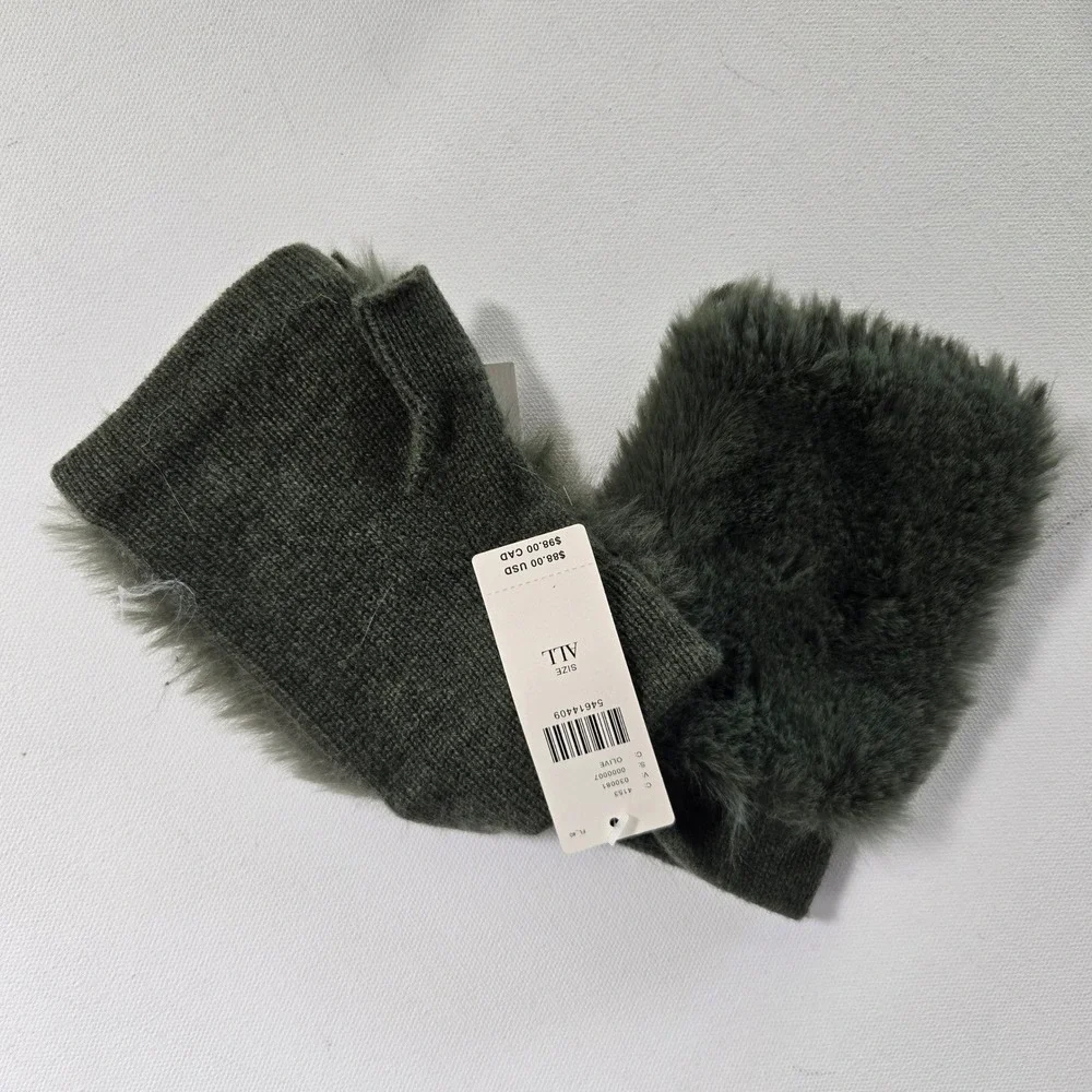 Carolina Amato Anthropologie Green Wool Cashmere Faux‎ Fur Fingerless Gloves NEW